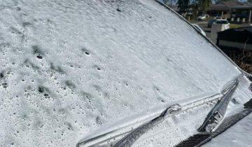 clean windscreen wiper blades